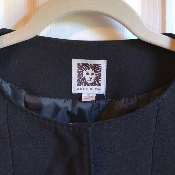 *SOLD* Anne Klein Black Button Down Peplum Blazer - Picture 2 of 6